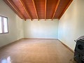 Großes schönes Haus in einem Weiler in Yecla in Alicante Dream Homes API 1122