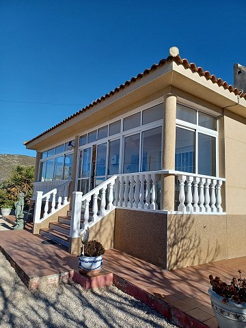 Preciosa villa de 3 dormitorios y 2 baños en Canada del Trigo