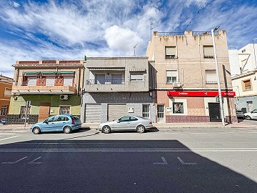 Wundervolles Stadthaus mit Geschäftsmöglichkeit in Elda