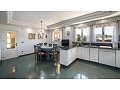 Atemberaubend Villa mit 6 Schlafzimmern und 4 Bädern in Yecla. in Alicante Dream Homes API 1122