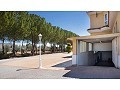 Atemberaubend Villa mit 6 Schlafzimmern und 4 Bädern in Yecla. in Alicante Dream Homes API 1122