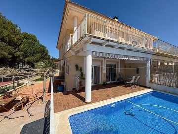 Beautiful Exclusive Semi-Detached Villa in Loma Badá , Petrer