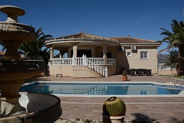 Mooie villa met 3 slaapkamers en 3 badkamers in Hondon de las Nieves.