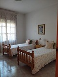 4 Schlafzimmer, 2-stöckiges Stadthaus in Ayora in Alicante Dream Homes API 1122