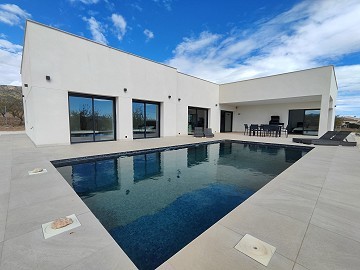 Belle villa neuve de 3 chambres et 2 salles de bains à Aspe