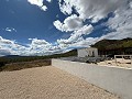 Instapklare moderne villa met 5 slaapkamers in Sax, Alicante in Alicante Dream Homes API 1122