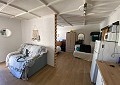 Landhaus mit 3 Schlafzimmern, einem Apartment im Nebengebäude mit 2 Schlafzimmern und einem Studio mit 1 Schlafzimmer in Sax. in Alicante Dream Homes API 1122