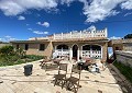 Landhaus mit 3 Schlafzimmern, einem Apartment im Nebengebäude mit 2 Schlafzimmern und einem Studio mit 1 Schlafzimmer in Sax. in Alicante Dream Homes API 1122