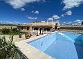 Landhaus mit 3 Schlafzimmern, einem Apartment im Nebengebäude mit 2 Schlafzimmern und einem Studio mit 1 Schlafzimmer in Sax. in Alicante Dream Homes API 1122