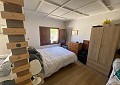 Landhaus mit 3 Schlafzimmern, einem Apartment im Nebengebäude mit 2 Schlafzimmern und einem Studio mit 1 Schlafzimmer in Sax. in Alicante Dream Homes API 1122