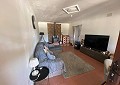 Landhaus mit 3 Schlafzimmern, einem Apartment im Nebengebäude mit 2 Schlafzimmern und einem Studio mit 1 Schlafzimmer in Sax. in Alicante Dream Homes API 1122