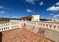Landhaus mit 3 Schlafzimmern, einem Apartment im Nebengebäude mit 2 Schlafzimmern und einem Studio mit 1 Schlafzimmer in Sax. in Alicante Dream Homes API 1122