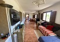 Landhaus mit 3 Schlafzimmern, einem Apartment im Nebengebäude mit 2 Schlafzimmern und einem Studio mit 1 Schlafzimmer in Sax. in Alicante Dream Homes API 1122