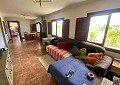 Landhaus mit 3 Schlafzimmern, einem Apartment im Nebengebäude mit 2 Schlafzimmern und einem Studio mit 1 Schlafzimmer in Sax. in Alicante Dream Homes API 1122
