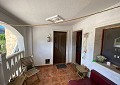 Landhaus mit 3 Schlafzimmern, einem Apartment im Nebengebäude mit 2 Schlafzimmern und einem Studio mit 1 Schlafzimmer in Sax. in Alicante Dream Homes API 1122