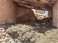 Ruine in Pinoso mit genügend Land zum Bau einer neuen Immobilie in Alicante Dream Homes API 1122