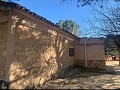 Belle Finca hors réseau de 4 chambres et 1 salle de bain à Almansa. in Alicante Dream Homes API 1122