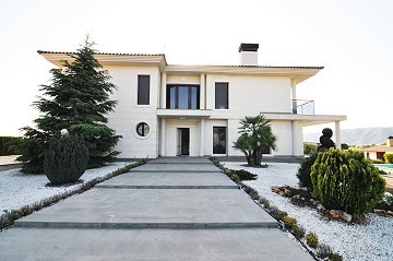Prachtige villa met 4 slaapkamers en 2 badkamers in Villena.