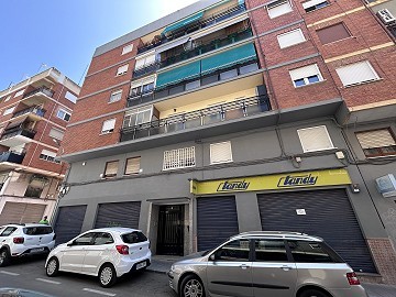 Appartement confortable de 4 chambres avec ascenseur et balcon à Elda
