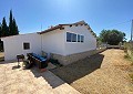 Villa met 3 slaapkamers en 2 badkamers en gastenverblijf met 3 slaapkamers en 1 badkamer in Salinas. in Alicante Dream Homes API 1122