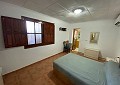 Villa met 3 slaapkamers en 2 badkamers en gastenverblijf met 3 slaapkamers en 1 badkamer in Salinas. in Alicante Dream Homes API 1122