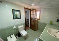 Villa met 3 slaapkamers en 2 badkamers en gastenverblijf met 3 slaapkamers en 1 badkamer in Salinas. in Alicante Dream Homes API 1122