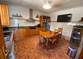 Villa met 3 slaapkamers en 2 badkamers en gastenverblijf met 3 slaapkamers en 1 badkamer in Salinas. in Alicante Dream Homes API 1122