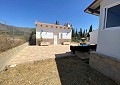 Villa met 3 slaapkamers en 2 badkamers en gastenverblijf met 3 slaapkamers en 1 badkamer in Salinas. in Alicante Dream Homes API 1122