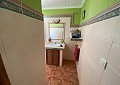 Villa met 3 slaapkamers en 2 badkamers en gastenverblijf met 3 slaapkamers en 1 badkamer in Salinas. in Alicante Dream Homes API 1122