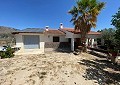 Villa met 3 slaapkamers en 2 badkamers en gastenverblijf met 3 slaapkamers en 1 badkamer in Salinas. in Alicante Dream Homes API 1122