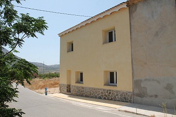 Lovely reformed 4 Bed 3 Bath Country House in Barbarroja.