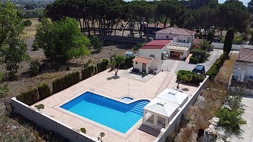 Lovely 5 Bed 3 Bath Country House. (split into 2 homes) in Castalla