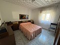 Fantastisches Stadthaus mit 4 Schlafzimmern und 3 Bädern mit Blick auf das Schloss in Petrer in Alicante Dream Homes API 1122