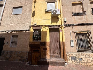 Charmantes Dorfhaus mit drei Etagen in Elche de la Sierra