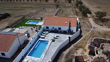 Preciosa villa de 3 dormitorios y 2 baños en Caudete Castilla La Mancha.