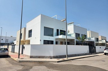 Exceptionnelle villa moderne à vendre à Daya Vieja.
