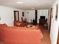 Belle maison de ville de 4 chambres dans le centre d'Ayora in Alicante Dream Homes API 1122