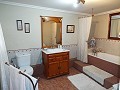 Belle maison de ville de 4 chambres dans le centre d'Ayora in Alicante Dream Homes API 1122