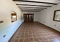 Enorme villa de 5 dormitorios y 3 baños con establos in Alicante Dream Homes API 1122