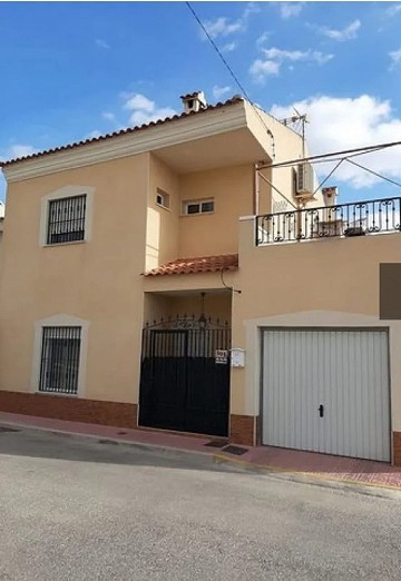 Schönes Reihenhaus mit 3 Schlafzimmern und 3 Bädern in Hondon de los frailes