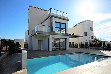 Vrijwel Nieuwe Moderne Villa