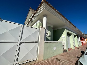 Prachtig herenhuis met 4 slaapkamers en 2 badkamers in Salinas