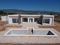 Villa moderne de nouvelle construction à Pinoso avec piscine et terrain inclus in Alicante Dream Homes API 1122