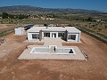 Villa moderne de nouvelle construction à Pinoso avec piscine et terrain inclus in Alicante Dream Homes API 1122