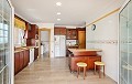 Mooie ruime villa 100 meter van de zee 5 slaapkamers- 4 badkamers in Alicante Dream Homes API 1122