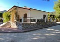 Villa de 3 chambres et 1 salle de bain très bien située avec piscine et maison d'hôtes de 2 étages à Sax in Alicante Dream Homes API 1122