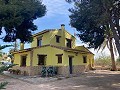 Villa mit 3 Schlafzimmern und 2 Bädern. Gehen Sie in die Stadt Novelda in Alicante Dream Homes API 1122
