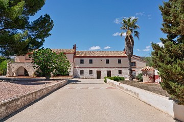 Traditional 30 bedroom Farmhouse Estate