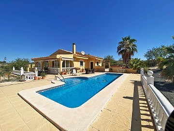 Hermosa Villa de 3 Dormitorios y 2 Baños en La Zarza